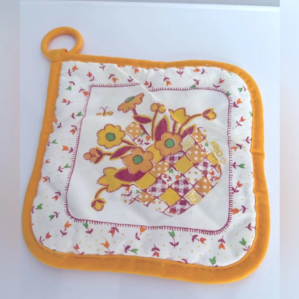 Vintage Pot Holders with Matching Rings & True 70s Color Palette of Greens&Golds
